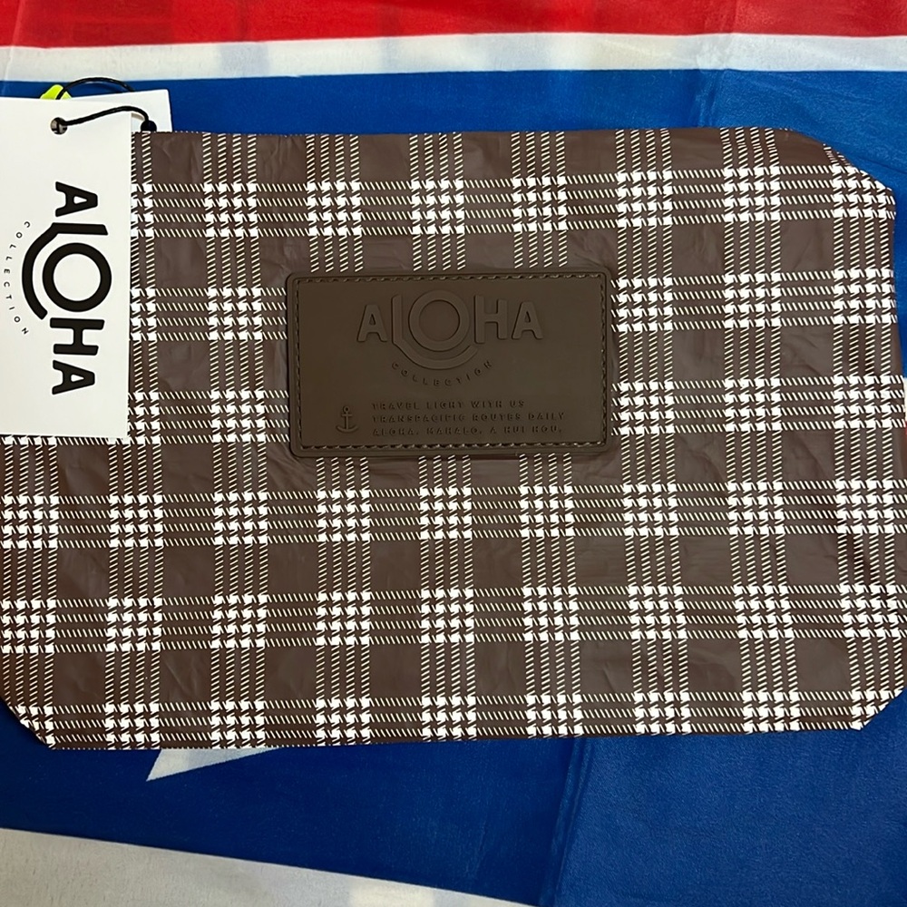 ALOHA Collection Palaka Small Pouch (Coconut)